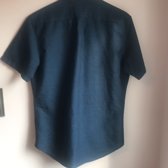 Old Navy Men’s Slim Fit Indigo Blue Button Down Short Sleeve Shirt. - Picture 3 of 10